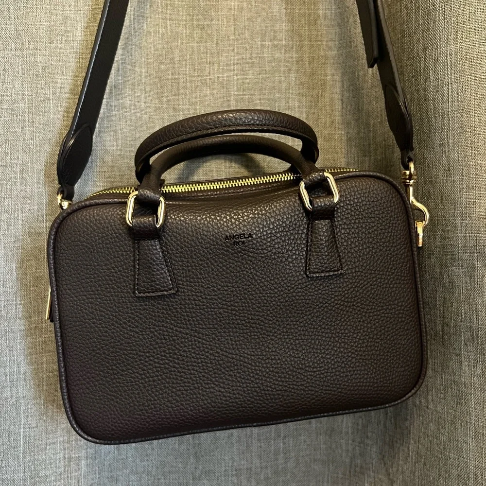 Angela Roi Chocolate Brown Pebbled Leather Crossbody with Gold Hardware - Picture 3 of 9